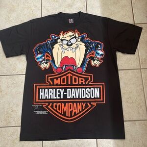AOP 🔥 Giant Tag Modern Boot Single Stitch Harley Davidson Taz Graphic Tee NWOT